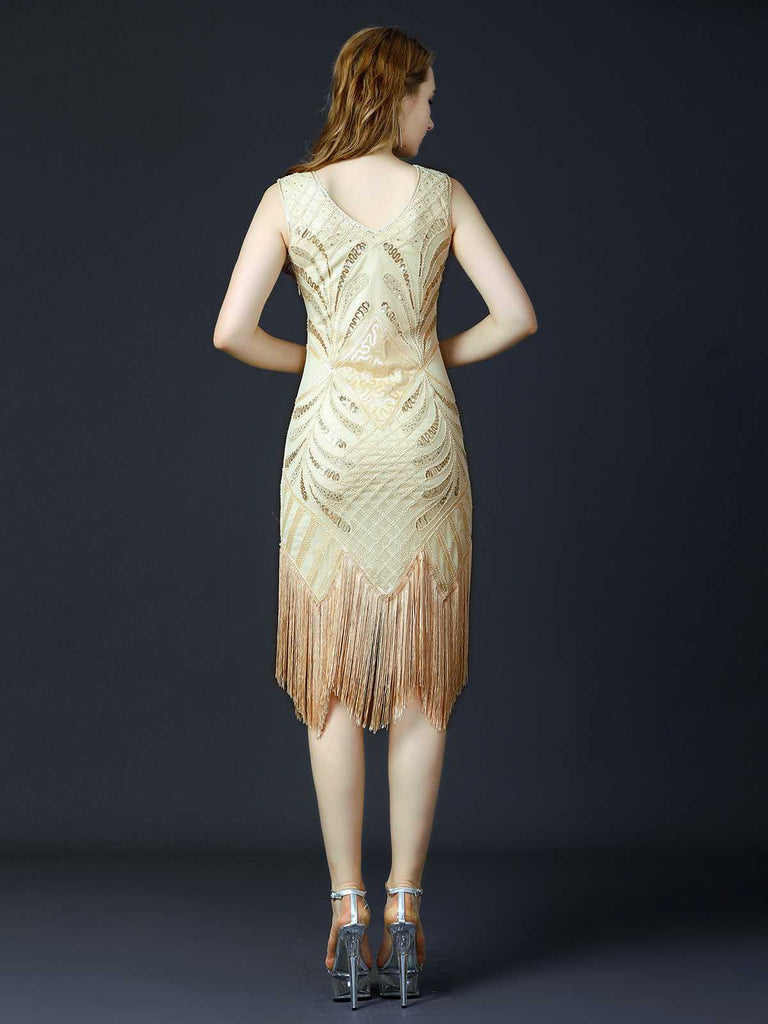 She slips into this 1920s Sequined Fringe Flapper Sleeveless Dress and suddenly it's a 1920s daydream