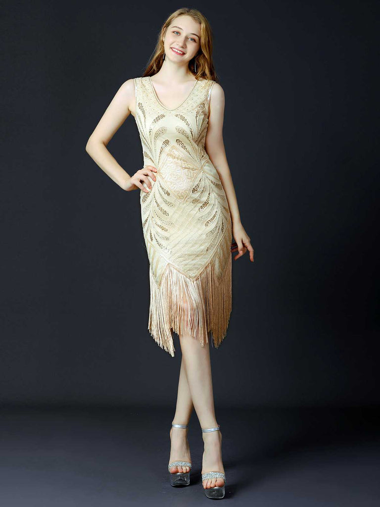 This 1920s Sequined Fringe Flapper Sleeveless Dress wraps her in 1920s elegance, one twirl at a time