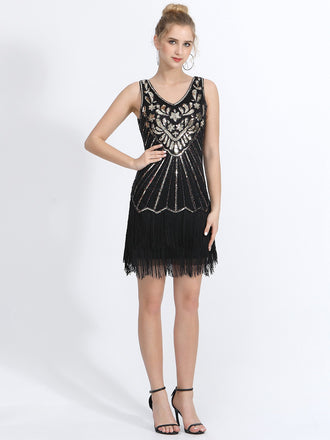 She slips into this 1920s V-Neck Plants Tassel Sequined Dress and suddenly it's a 1920s daydream