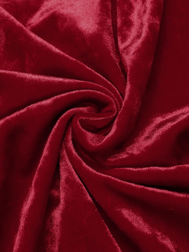 This 1930s Spaghetti Strap V-Neck Backless Velvet Dress wraps her in 1930s elegance, one twirl at a time