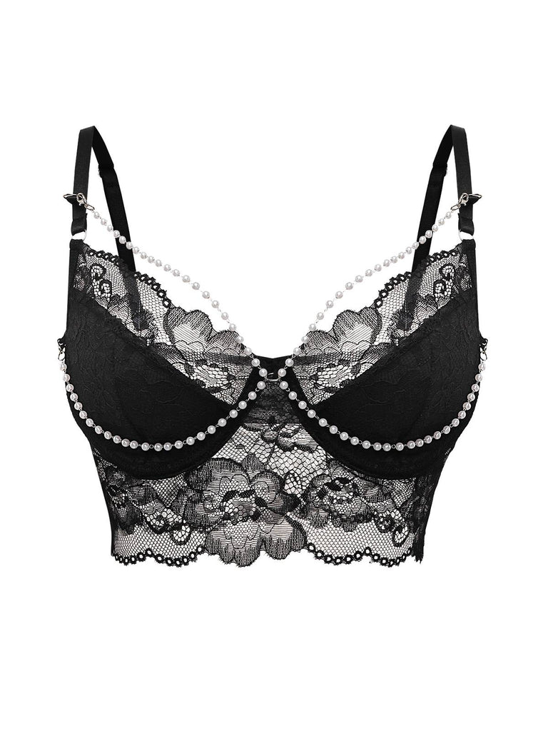 She pairs this 1940s Chain Floral Lace Crop Camisole with confidence and 1940s charm