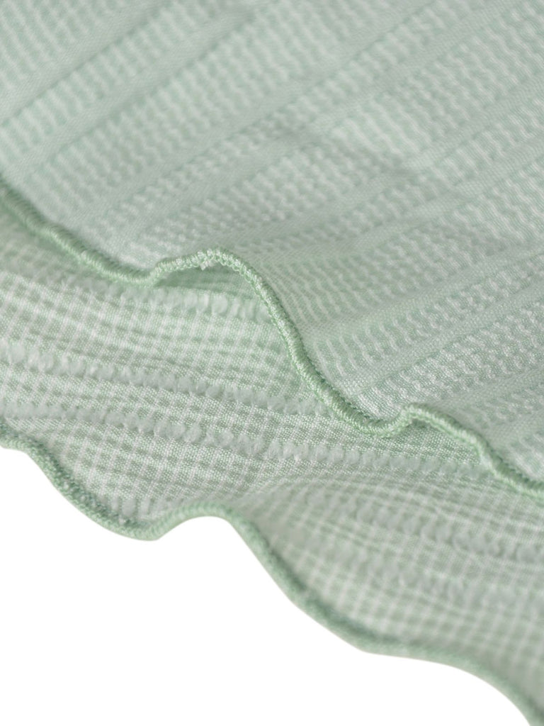 This 1940s Solid Irregular Ruffle Elastic Waist Skirt spins 1940s stories with every step