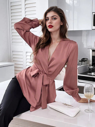 She pairs this 1940s Solid Surplice V-Neck Silky Blouse with confidence and 1940s charm