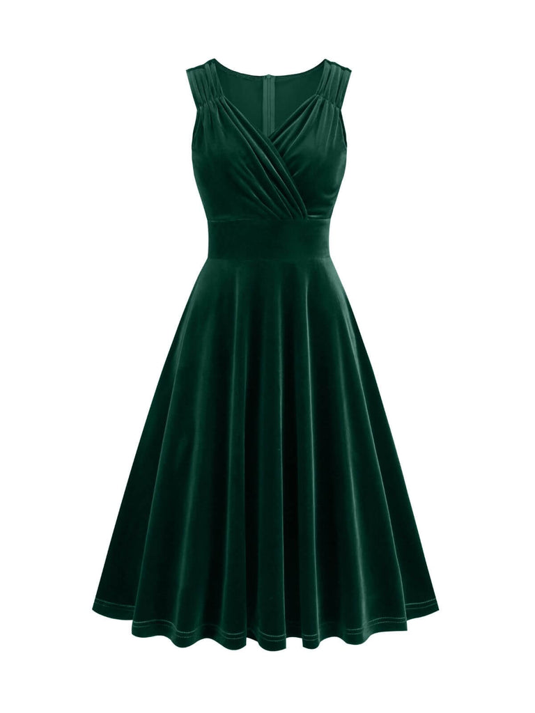 This 1950s Solid V-Neck Pleated Velvet Dress wraps her in 1950s elegance, one twirl at a time