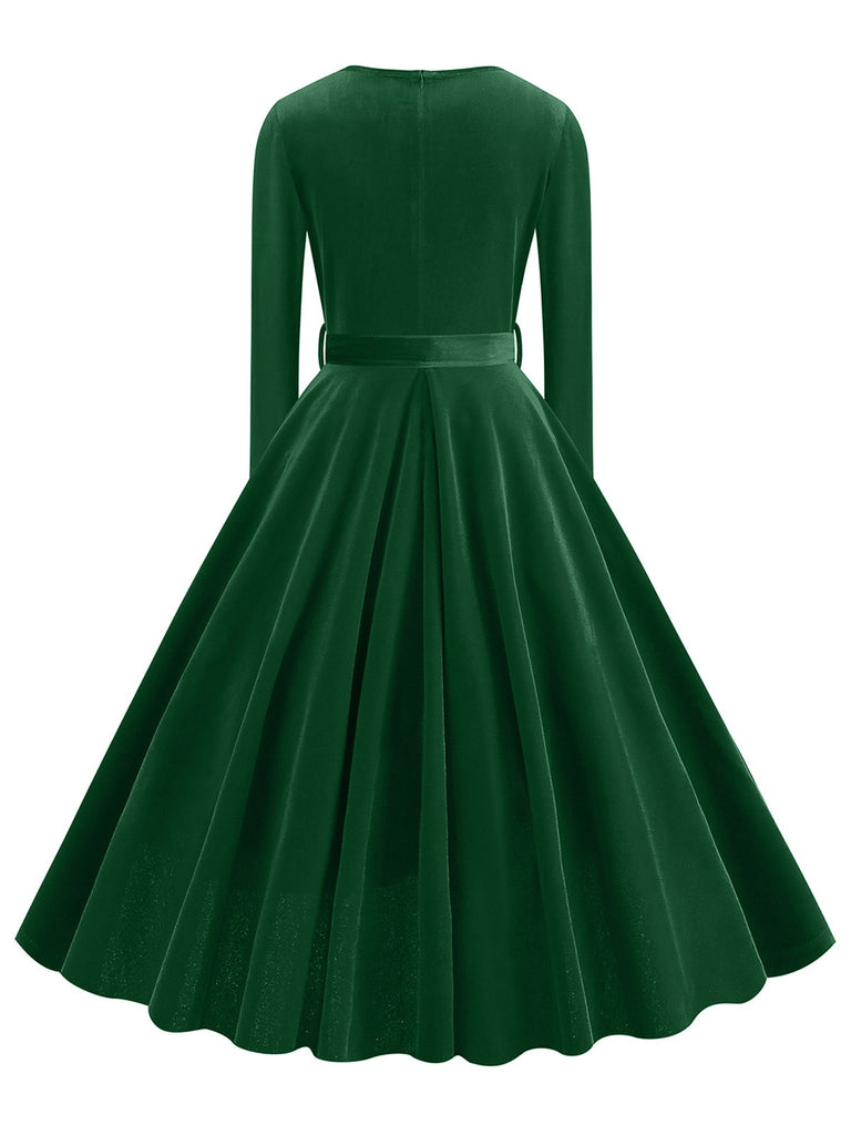 This 1950s Solid Velvet V-Neck Swing Dress wraps her in 1950s elegance, one twirl at a time