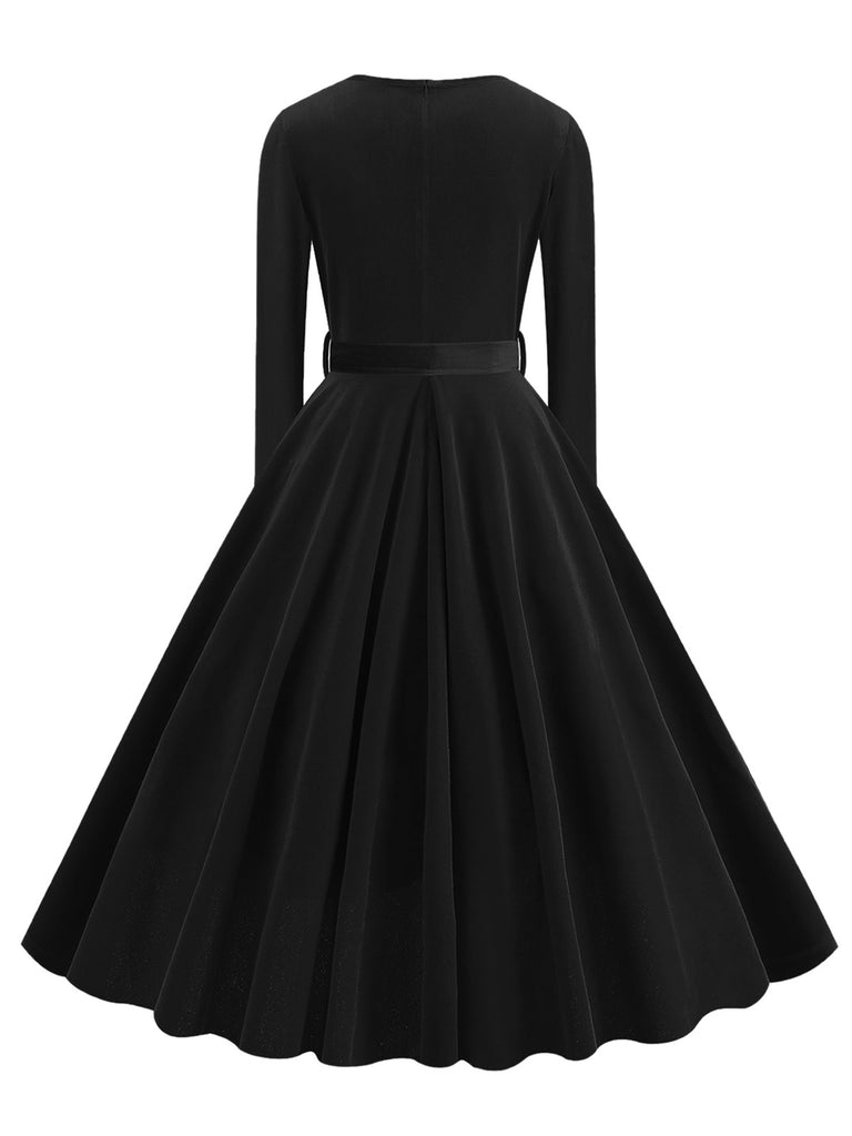 This 1950s Solid Velvet V-Neck Swing Dress wraps her in 1950s elegance, one twirl at a time