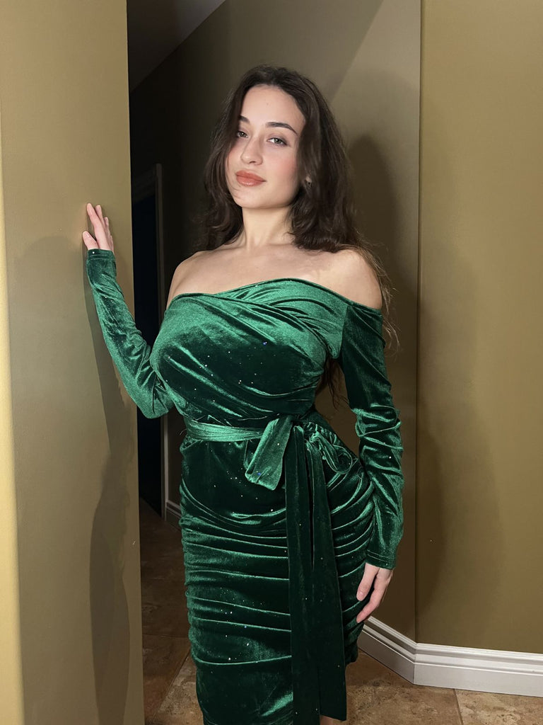 1960s Solid Off-Shoulder Velvet Dress: where 1960s romance meets her modern spirit