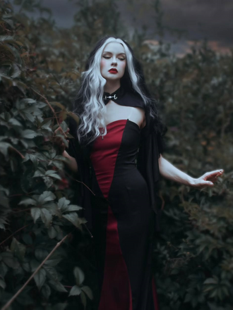 She slips into this 2PCS 1930s Halloween Fishtail Dress & Sheer Coat and suddenly it's a 1930s daydream