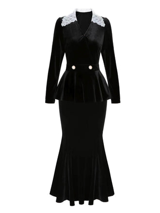 She pairs this 2PCS 1930s Solid Velvet Top & Mermaid Skirt with confidence and 1930s charm