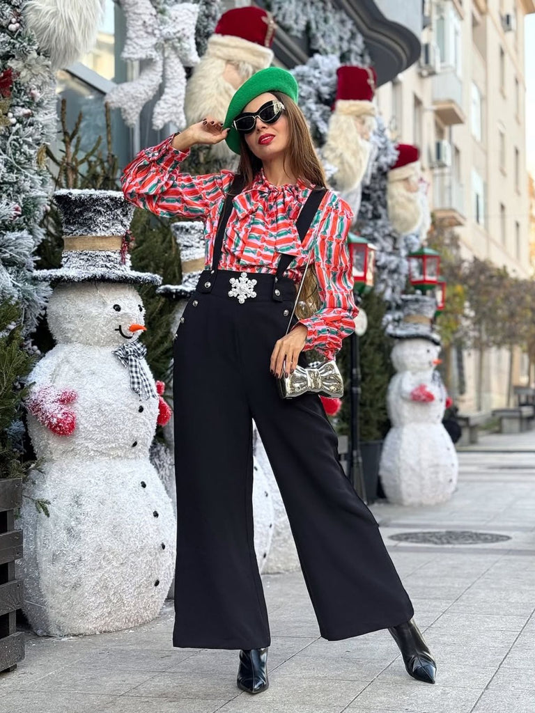She pairs this 2PCS 1950s Candy Tie-Up Blouse & Black Suspender Pants with confidence and 1950s charm