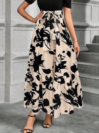 She sways in this Beige 1930s Floral Silhouette A-Line Skirt and it's pure 1930s magic