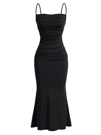 She slips into this Black 1930s Solid Spaghetti Strap Mermaid Dress and suddenly it's a 1930s daydream