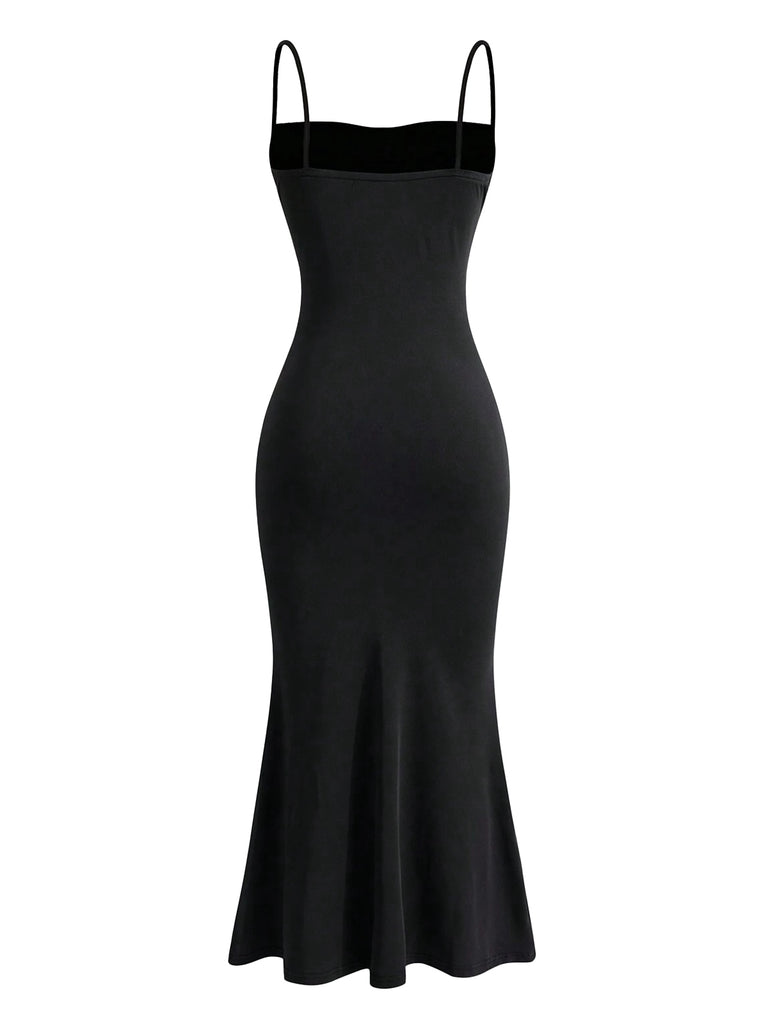 This Black 1930s Solid Spaghetti Strap Mermaid Dress wraps her in 1930s elegance, one twirl at a time