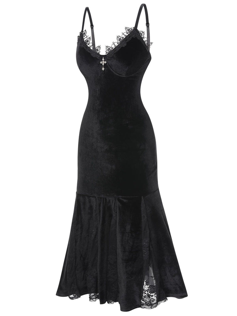 This Black 1930s Spaghetti Strap Cross Lace Dress wraps her in 1930s elegance, one twirl at a time