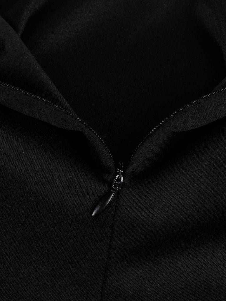 This Black 1950s Color Block Moderate Dress wraps her in 1950s elegance, one twirl at a time