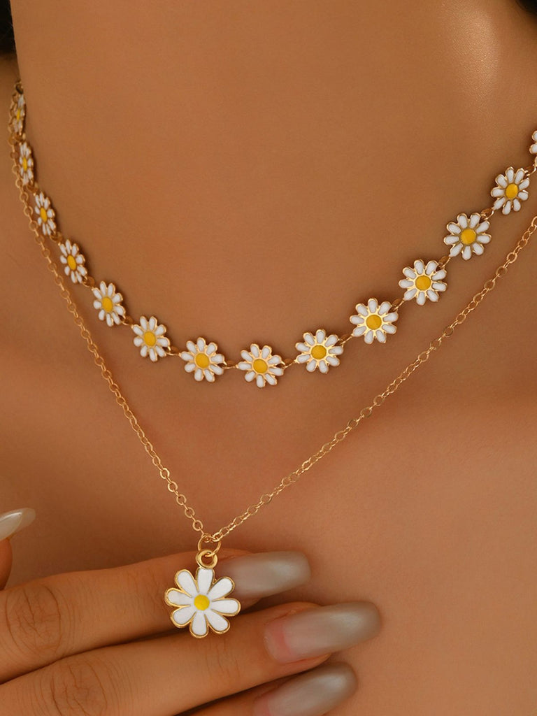 Daisy Flower Pendant Layered Necklace: beautiful vintage accessory, retro jewelry, classic style with timeless appeal