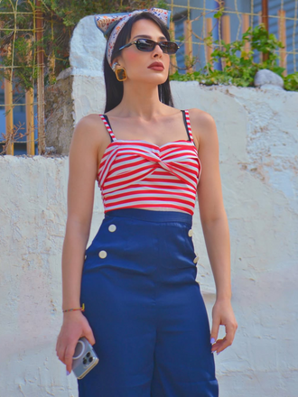 She finds her 1930s story in this Dark Blue 1930s Spaghetti Strap Stripes Jumpsuit