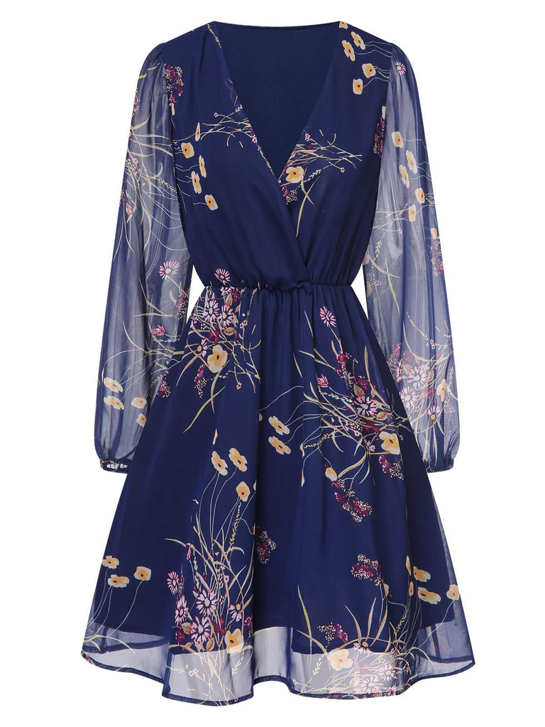 She slips into this Dark Blue 1940s V-Neck Floral Puff Sleeve Dress and suddenly it's a 1940s daydream
