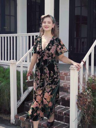 She finds her 1930s story in this Green 1930s Velvet Vintage Jumpsuit