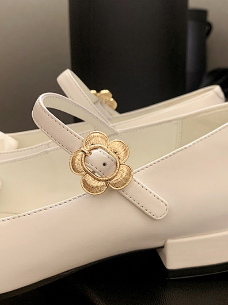She finds her vintage story in this Mary Jane Thick Heel Leather Shoes