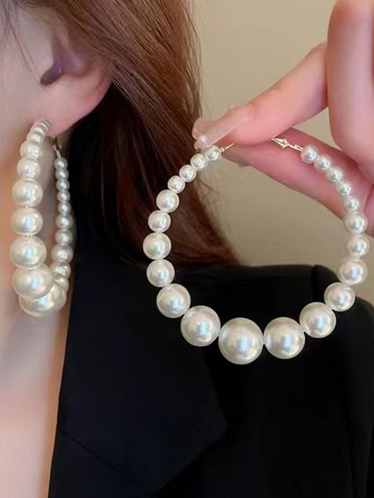 She adds this Pearl Large Hoop Vintage Earrings and suddenly it's 1950s perfection