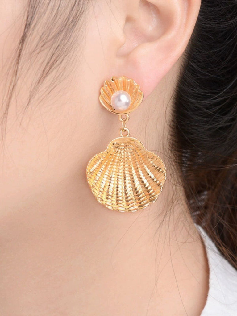 Shell Earrings: vintage detail work for the woman who notices