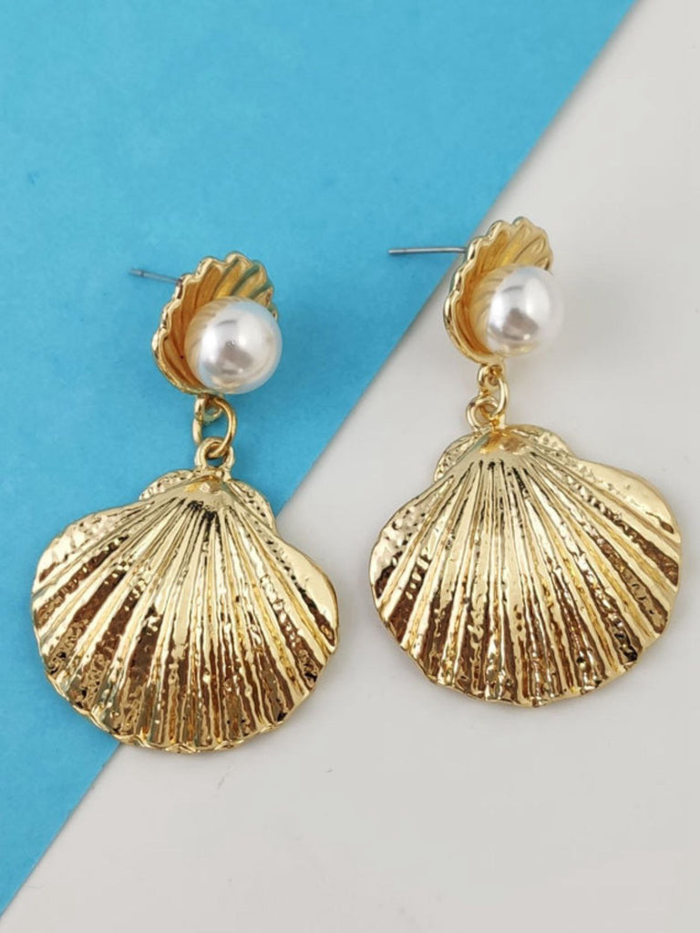 This Shell Earrings carries vintage stories waiting to be told