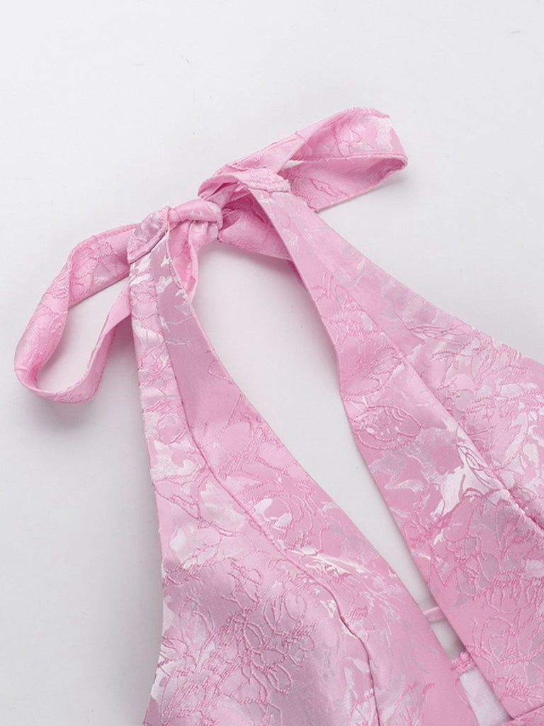 She slips into this Pink 1960s Back Bow Jacquard Floral Dress and suddenly it's a 1960s daydream