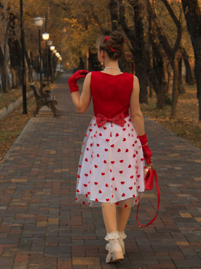 Red 1950s Heart Bow Sleeveless Dress: where 1950s romance meets her modern spirit