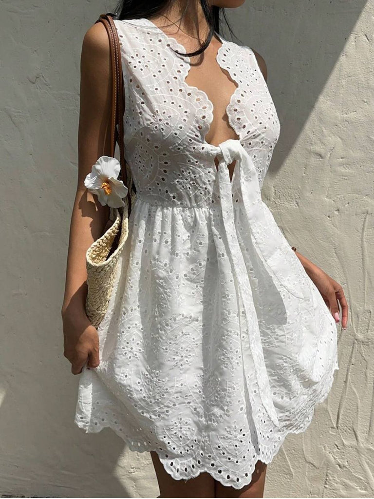 White 1970s V Neck Vintage Top 4