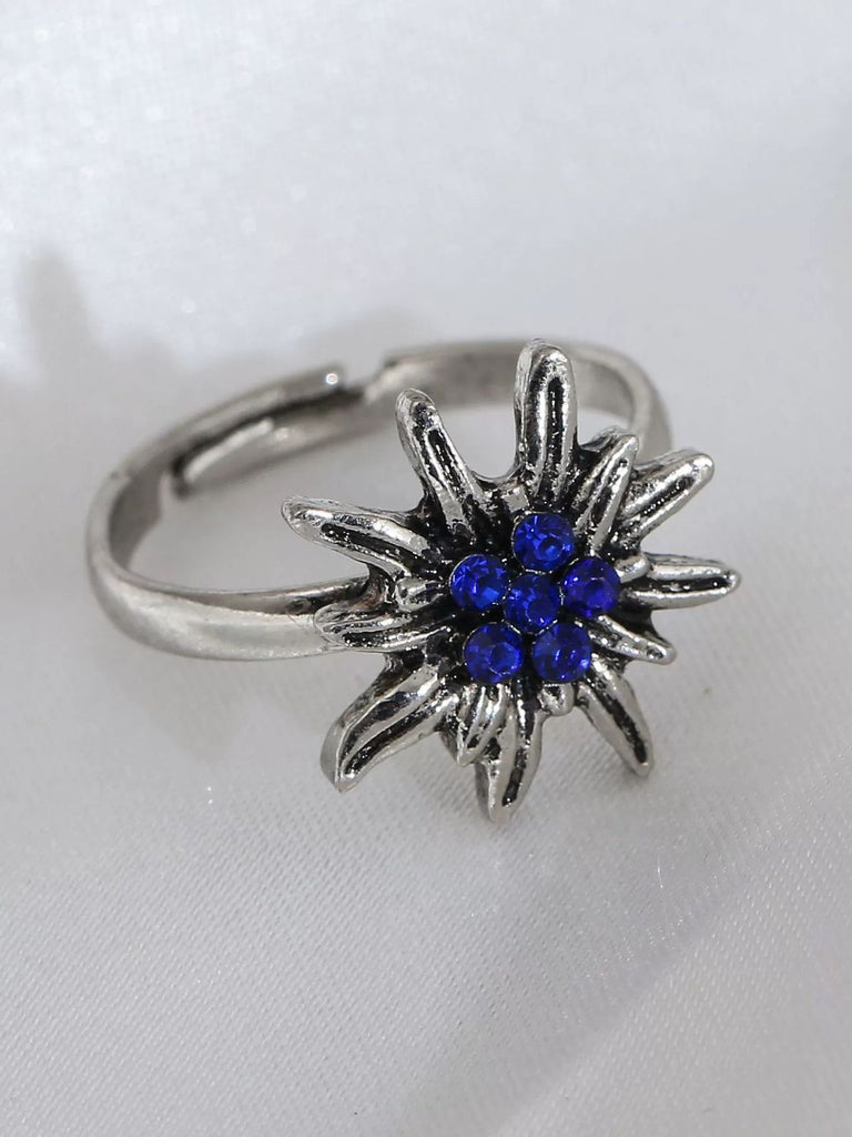 Vintage Edelweiss Rhinestone Ring