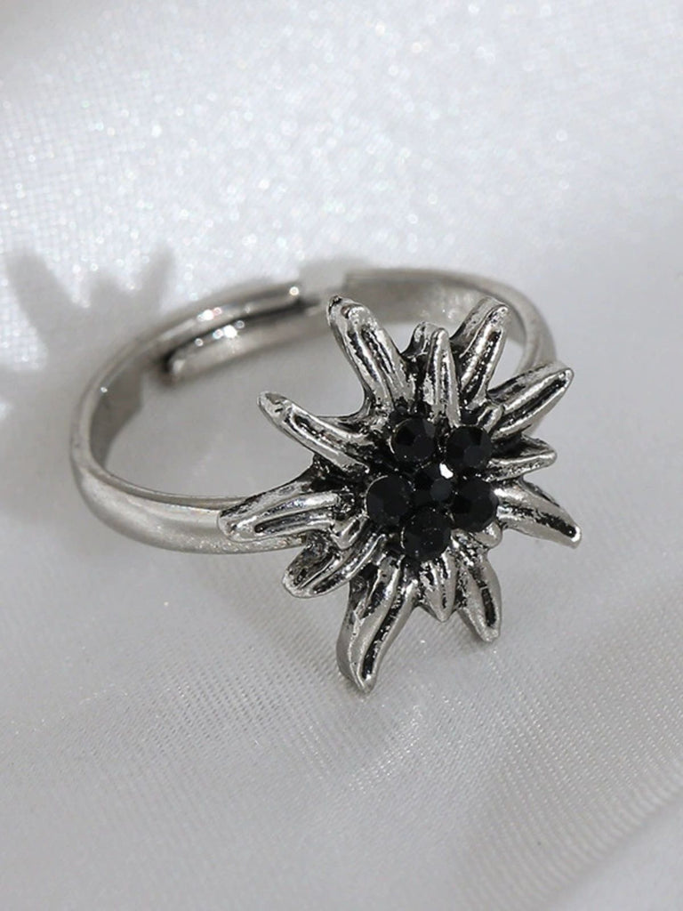 Vintage Edelweiss Rhinestone Ring