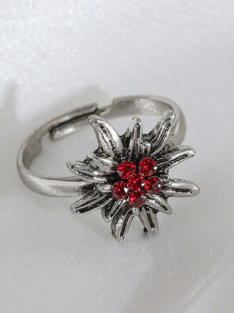 Vintage Edelweiss Rhinestone Ring
