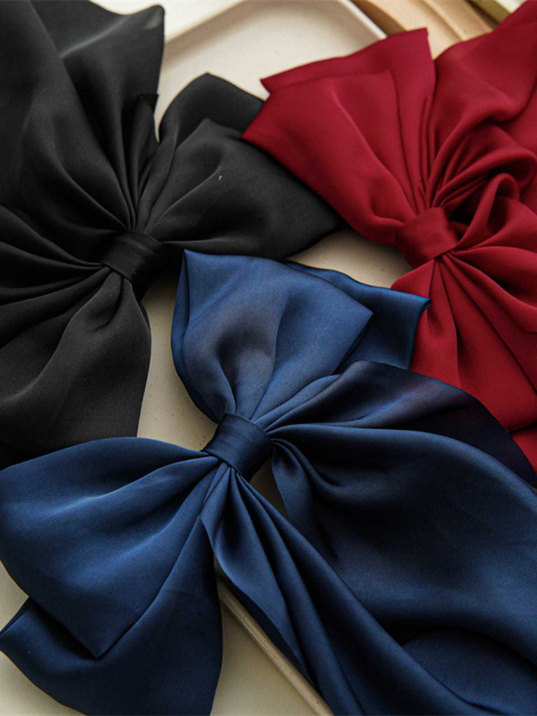 She finds her vintage story in this Satin Ribbon Solid Bow Hairpin