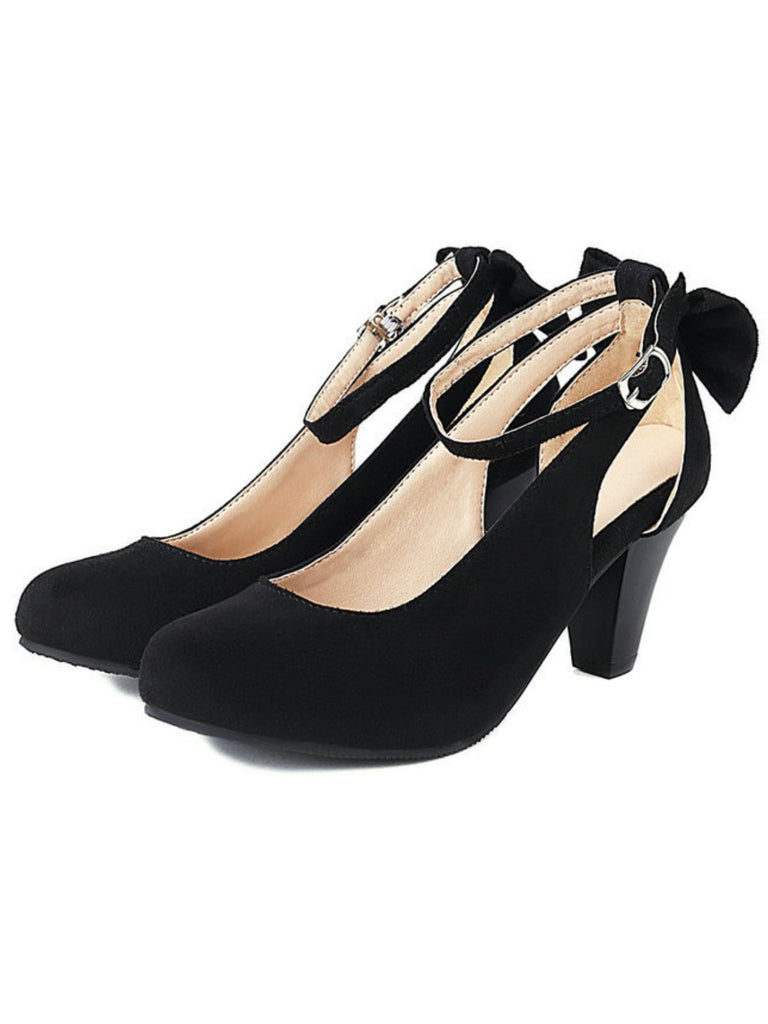She finds her 1950s story in this Vintage Bowknot Chunky High Heel Suede Shoes