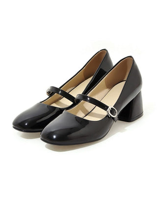 She finds her 1950s story in this Vintage PU Leather Square Toe High Heels