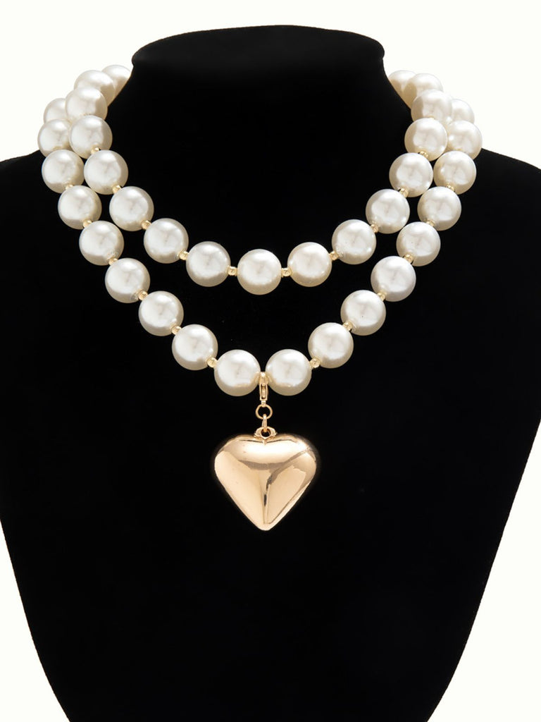 Vintage Heart Pendant Necklace — 1950s elegance in the palm of her hand