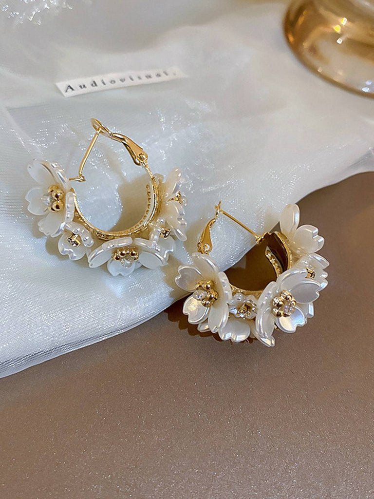 This White 3D-Flower Pearl Earrings carries vintage stories waiting to be told