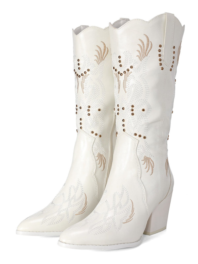 She finds her vintage story in this White Embroidered Flower Leather Cowboy Boots