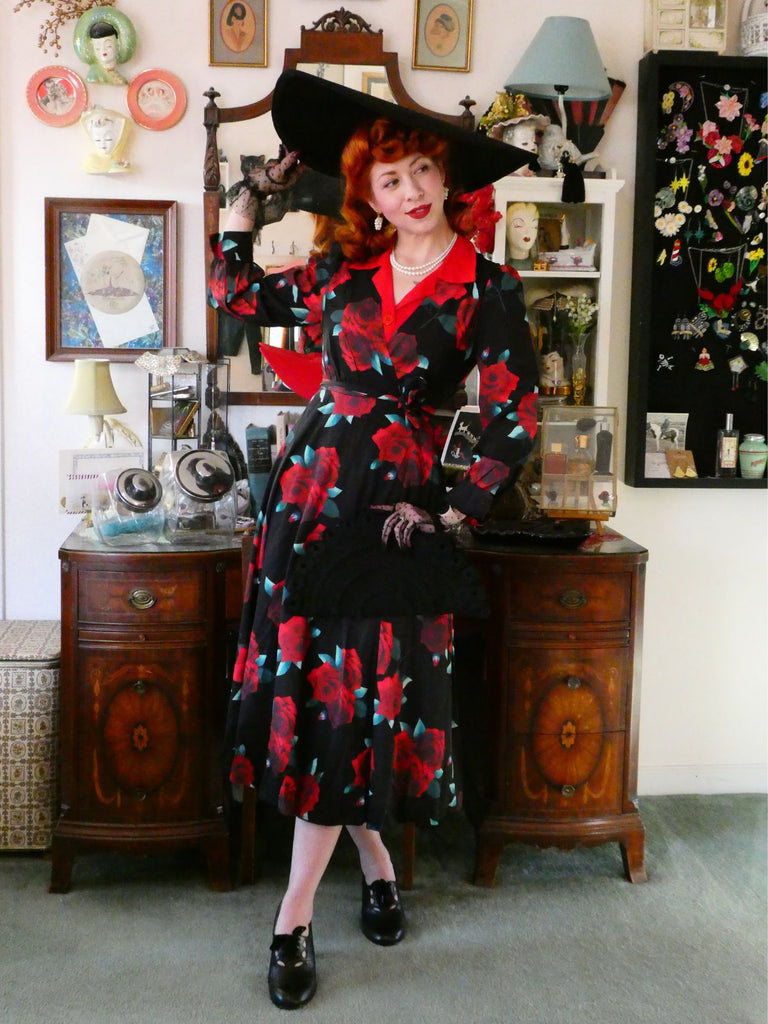 Black 1940s Rose Lantern Sleeved Lace-Up Dress: timeless style reimagined
