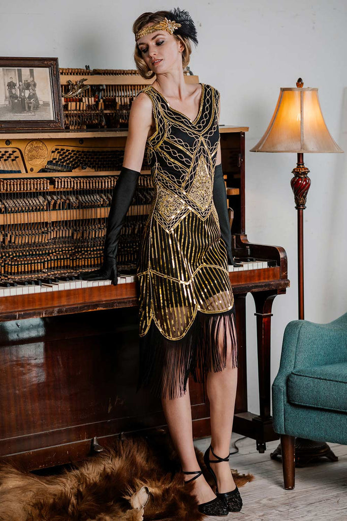 This Gold 1920s Sequined Flapper Dress wraps her in 1920s elegance, one twirl at a time