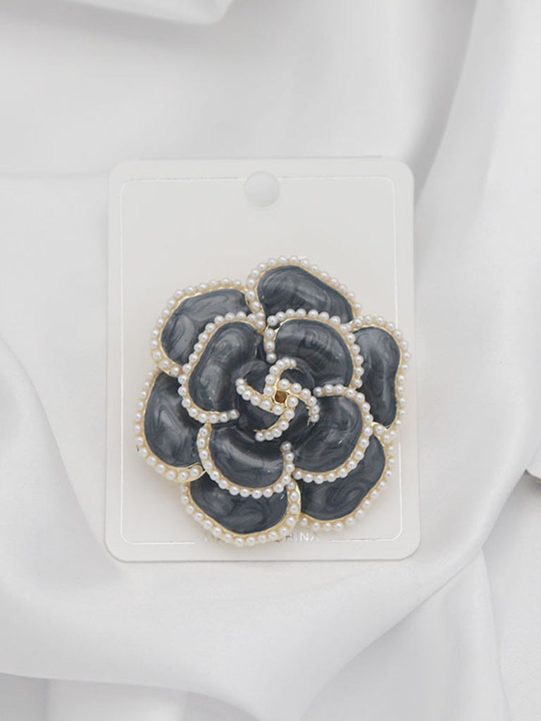 Retro Pearl Solid Floral Brooch — vintage elegance for the modern woman
